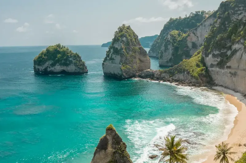 Rock stacks and a sandy cove on Nusa Penida